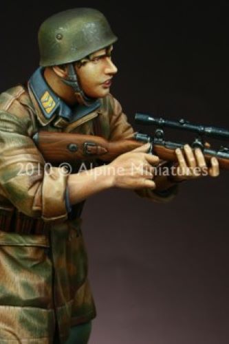 ALPINE MINIATURES 1:16 SET 16010 WWII GERMAN FALLSCHIRMJAGER SNIPER (1 FIGURE)