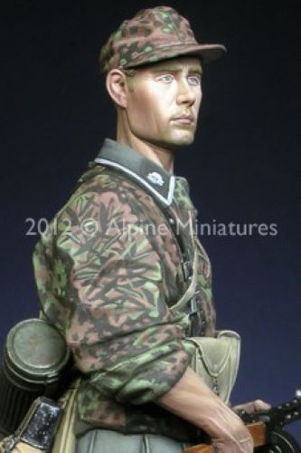 ALPINE MINIATURES 1:16 SET 16016 WWII GERMAN TOTENKOPF GRENADIER (1 FIGURE)