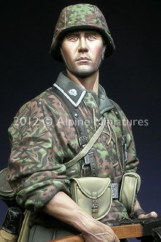 ALPINE MINIATURES 1:16 SET 16016 WWII GERMAN TOTENKOPF GRENADIER (1 FIGURE)