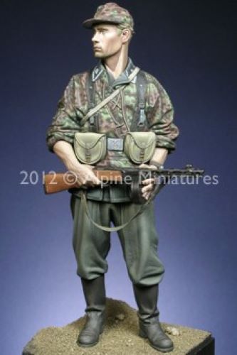 ALPINE MINIATURES 1:16 SET 16016 WWII GERMAN TOTENKOPF GRENADIER (1 FIGURE)