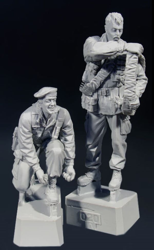 BRAVO *6 35020 VIETNAM WAR 1968 AUSTRALIAN SAS "SADDLIN' UP" (2 FIGURES) 1:35