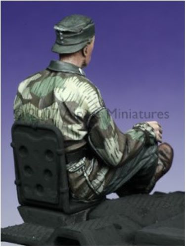 ALPINE MINIATURES 1:35 SET 35029 WWII GERMAN SD.KFZ. 251 DRIVER (1 FIGURE)