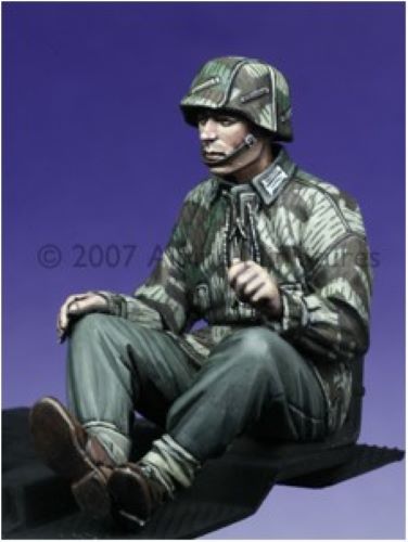 ALPINE MINIATURES 1:35 SET 35029 WWII GERMAN SD.KFZ. 251 DRIVER (1 FIGURE)