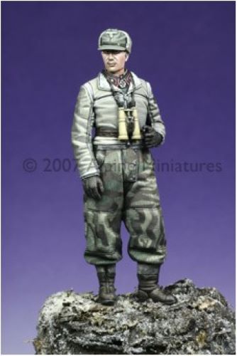 ALPINE MINIATURES 1:35 SET 35036 WWII GERMAN WINTER PANZER OFFICER (1 FIGURE)