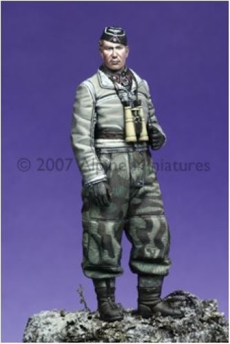ALPINE MINIATURES 1:35 SET 35036 WWII GERMAN WINTER PANZER OFFICER (1 FIGURE)
