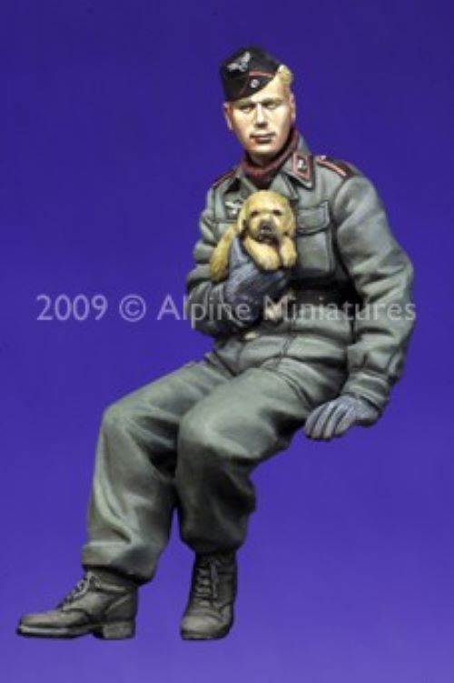 ALPINE MINIATURES 1:35 SET 35088 WWII GERMAN PANZER CREW WITH PUPPY (1 FIGURE)