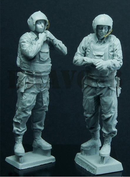 BRAVO *6 35096 VIETNAM WAR U.S. HELO CREW (1) SADDLIN' UP 1:35