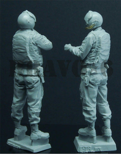 BRAVO *6 35096 VIETNAM WAR U.S. HELO CREW (1) SADDLIN' UP 1:35