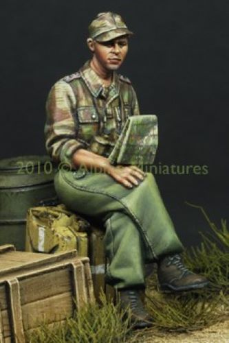 ALPINE MINIATURES 1:35 SET 35099 WWII GERMAN SS PANZER OFFICER IN SUMMER