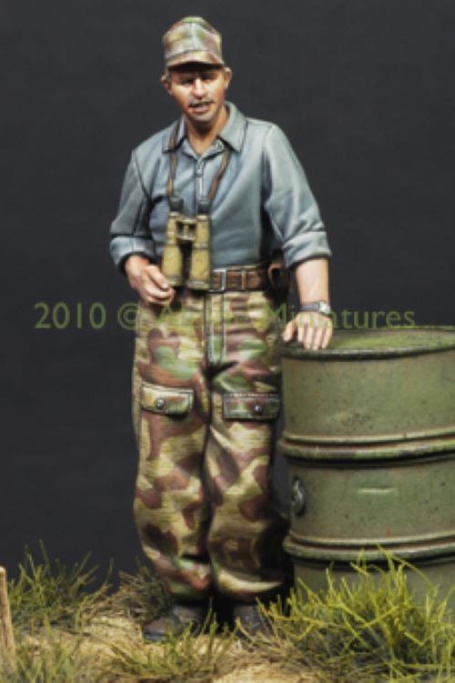 ALPINE MINIATURES 1:35 SET 35100 WWII GERMAN PANZER CREW IN SUMMER (1 FIGURE)