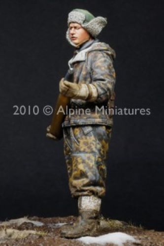 ALPINE MINIATURES 1:35 SET 35106 WWII GERMAN PANTHER CREW #2 (1 FIGURE)