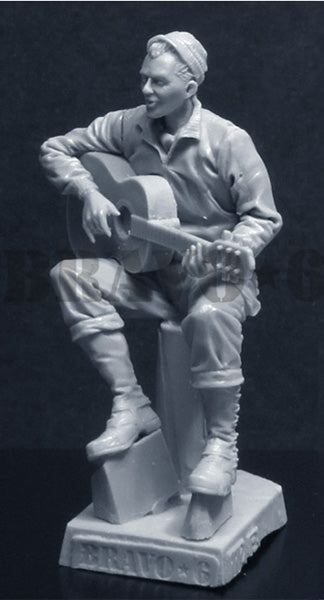 BRAVO *6 35116 WORLD WAR II U.S. GI WITH GUITAR (1 FIGURE) 1:35