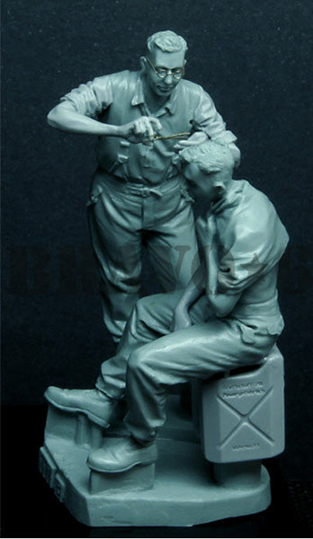 BRAVO*6 35117 WORLD WAR II GERMAN SOLDIERS BARBERWAFFE 1 (2 FIGURES) PHOTOETCHED