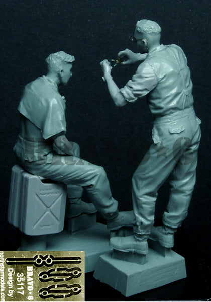 BRAVO*6 35117 WORLD WAR II GERMAN SOLDIERS BARBERWAFFE 1 (2 FIGURES) PHOTOETCHED