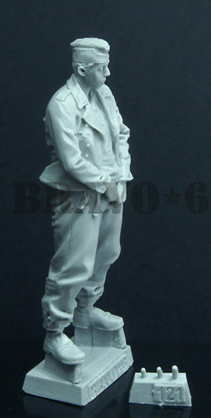 BRAVO*6 35121 WORLD WAR II GERMAN TANKER SOLDIER 1 FIGURE