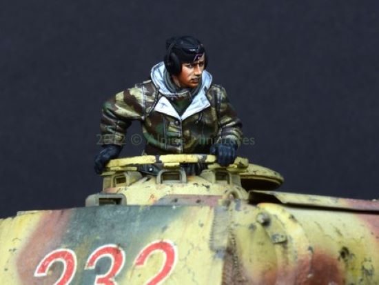ALPINE MINIATURES 1:35 SET 35130 WWII GERMAN PANTHER COMMANDER #1 (1 FIGURE)