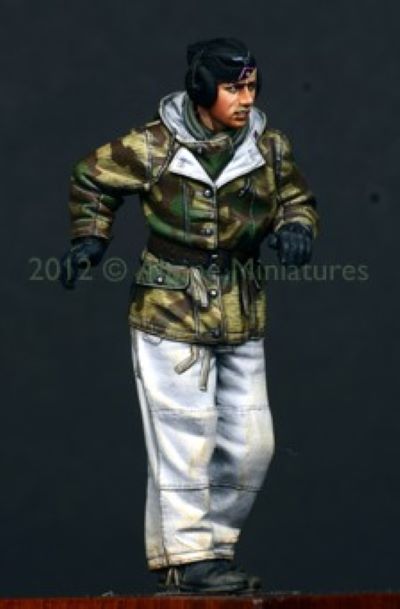 ALPINE MINIATURES 1:35 SET 35130 WWII GERMAN PANTHER COMMANDER #1 (1 FIGURE)