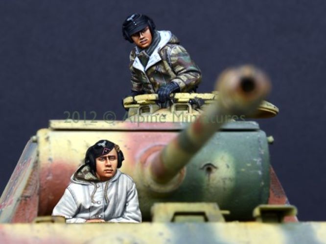 ALPINE MINIATURES 1:35 SET 35132 WWII GERMAN PANTHER CREW SET (2 FIGURES)
