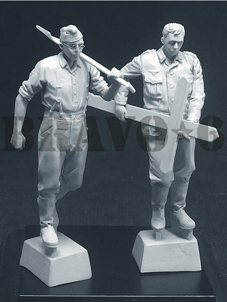 BRAVO*6 35136 WORLD WAR II GERMAN SOLDIERS "CROSS OF WOOD" (2 FIGURES)
