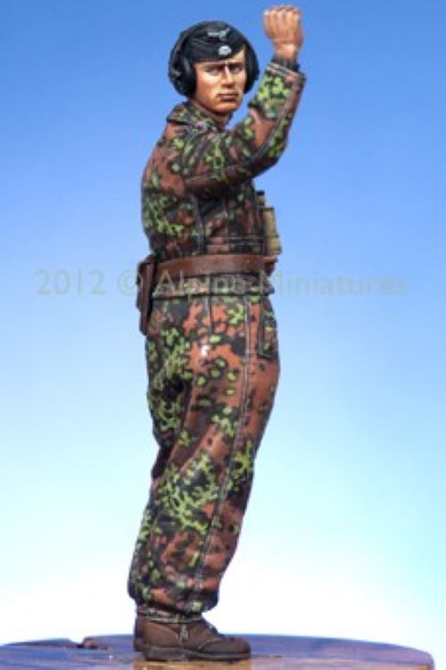 ALPINE MINIATURES 1:35 SET 35139 WWII GERMAN WSS PANZER COMMANDER # 1 (1 FIGURE)
