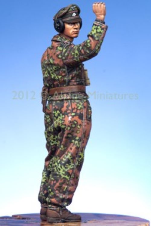 ALPINE MINIATURES 1:35 SET 35139 WWII GERMAN WSS PANZER COMMANDER # 1 (1 FIGURE)