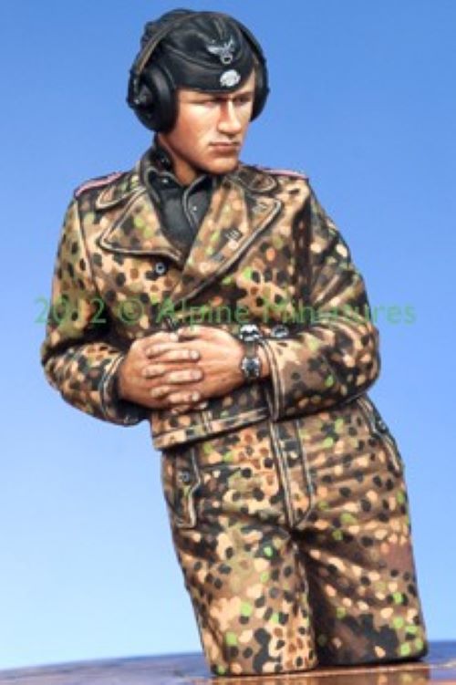 ALPINE MINIATURES 1:35 SET 35140 WWII GERMAN WSS PANZER COMMANDER #2 (1 FIGURE)