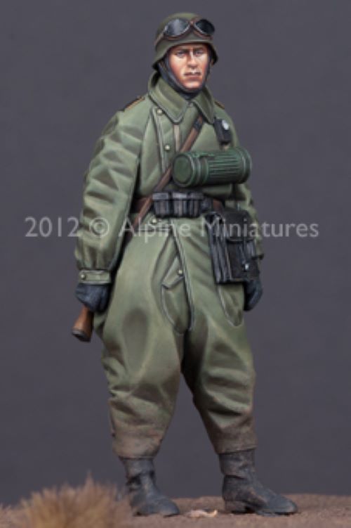 ALPINE MINIATURES 1:35 SET 35143 WWII GERMAN MOTORCYCLE TROOPER (1 FIGURE)