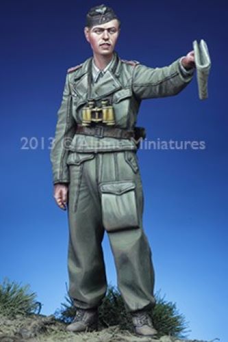 ALPINE MINIATURES 1:35 SET 35149 WWII GERMAN NCO sPzAbt 502 (ONE FIGURE-2 HEADS)