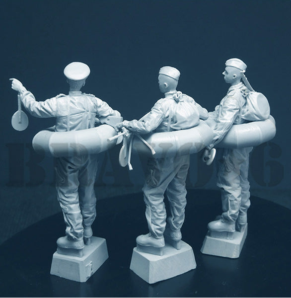 BRAVO *6 35150 WORLD WAR II SOVIET RED ARMY SOLDIERS IN MPK SWIMMING (3 FIGURES)