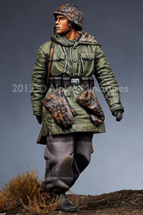 ALPINE MINIATURES 1:35 SET 35151 WWII GERMAN WSS GRENADIER (1 FIGURE)