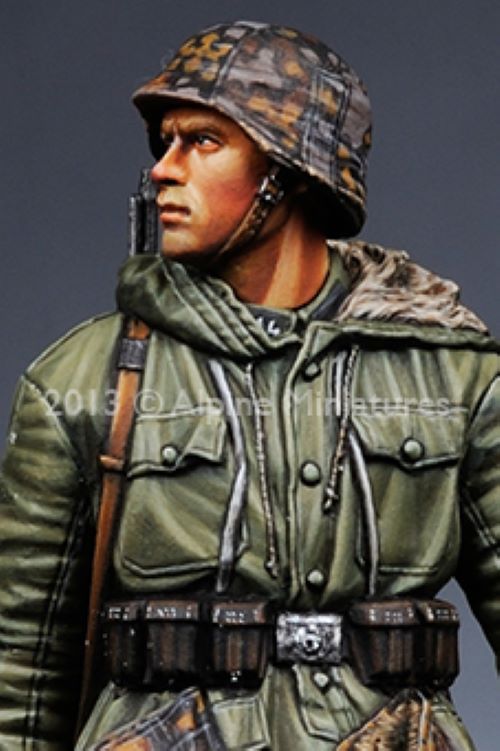 ALPINE MINIATURES 1:35 SET 35151 WWII GERMAN WSS GRENADIER (1 FIGURE)
