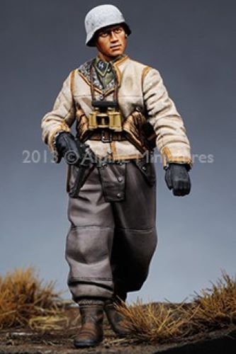 ALPINE MINIATURES 1:35 SET 35152 WWII GERMAN WSS GRENADIER NCO (1 FIGURE)