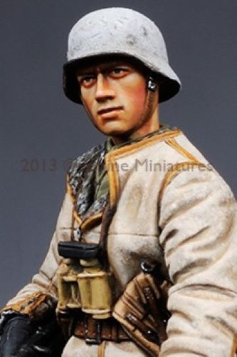 ALPINE MINIATURES 1:35 SET 35152 WWII GERMAN WSS GRENADIER NCO (1 FIGURE)