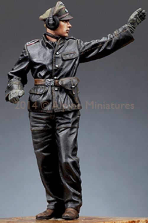 ALPINE MINIATURES 1:35 SET 35172 WWII GERMAN SS PANZER COMMANDER # 1 (1 FIGURE)