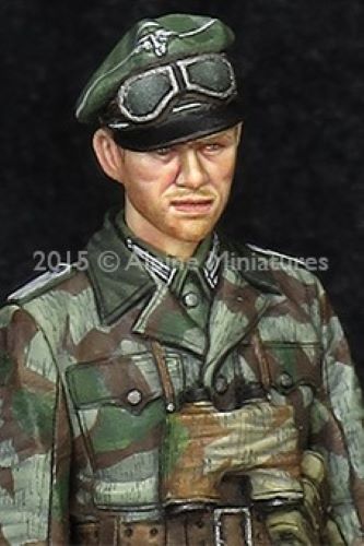 ALPINE MINIATURES 1:35 SET 35193 WWII GERMAN GRENADIER OFFICER -1 FIGURE/2 HEADS