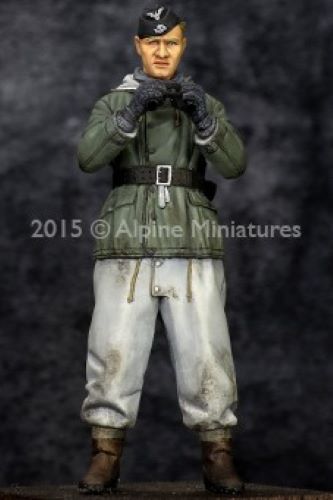 ALPINE MINIATURES 1:35 SET 35200 WWII GERMAN SS PANZER CREW WINTER (1 FIGURE)