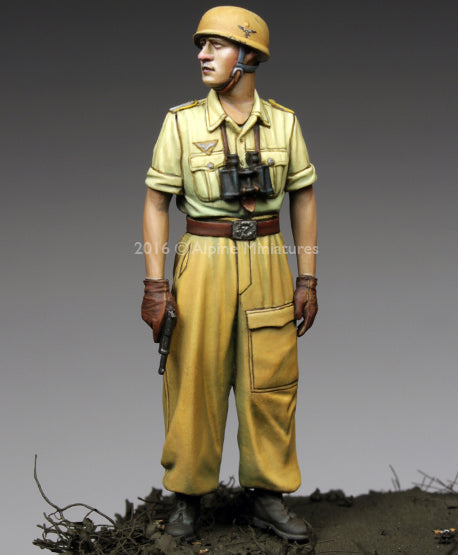 ALPINE MINIATURES 1:35 SET 35220 WWII GERMAN OFFICER 1ST FJ DIVISION IN ITALY