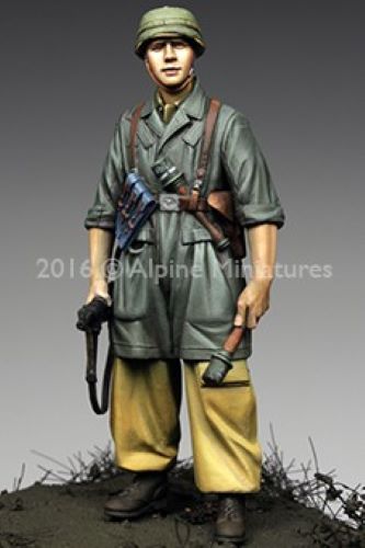 ALPINE MINIATURES 1:35 SET 35221 WWII GERMAN NCO 1ST FJ DIVISION IN ITALY
