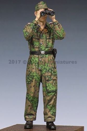 ALPINE MINIATURES 1:35 SET 35232 WWII GERMAN WSS PANZER OFFICER AT KURSK # 1