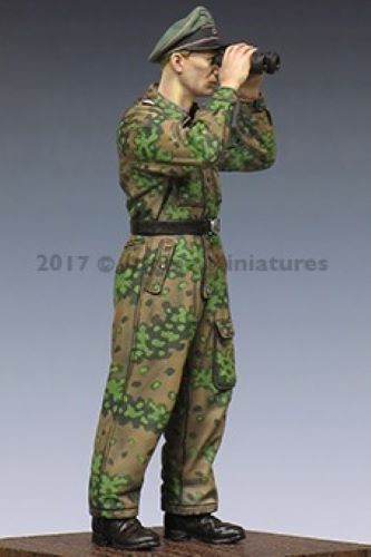 ALPINE MINIATURES 1:35 SET 35232 WWII GERMAN WSS PANZER OFFICER AT KURSK # 1