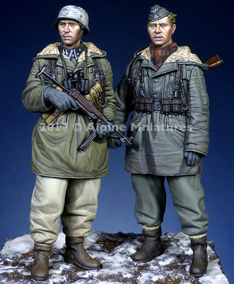 ALPINE MINIATURES 1:35 SET 35237 WWII WSS GRENADIERS KHARKOV SET (2 FIGURES)