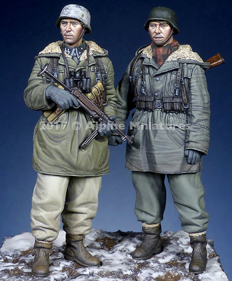 ALPINE MINIATURES 1:35 SET 35237 WWII WSS GRENADIERS KHARKOV SET (2 FIGURES)
