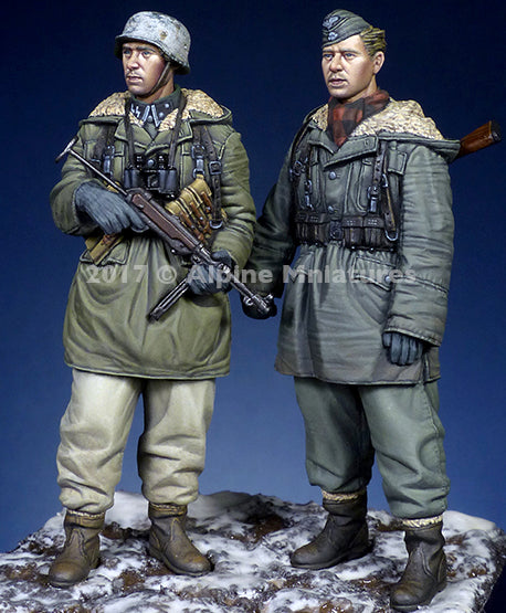 ALPINE MINIATURES 1:35 SET 35237 WWII WSS GRENADIERS KHARKOV SET (2 FIGURES)
