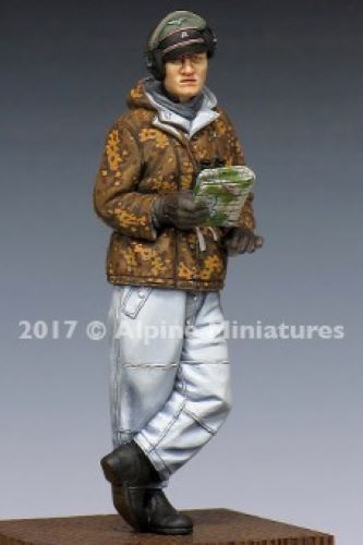 ALPINE MINIATURES 1:35 SET 35238 WWII GERMAN WSS PANZER COMMANDER WINTER