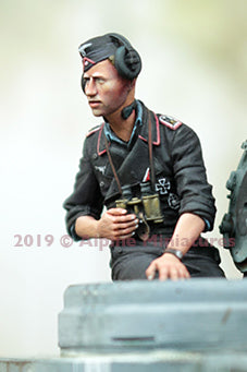 ALPINE MINIATURES 1:35 SET 35264 WWII GERMAN PANZER COMMANDER SUMMER #2