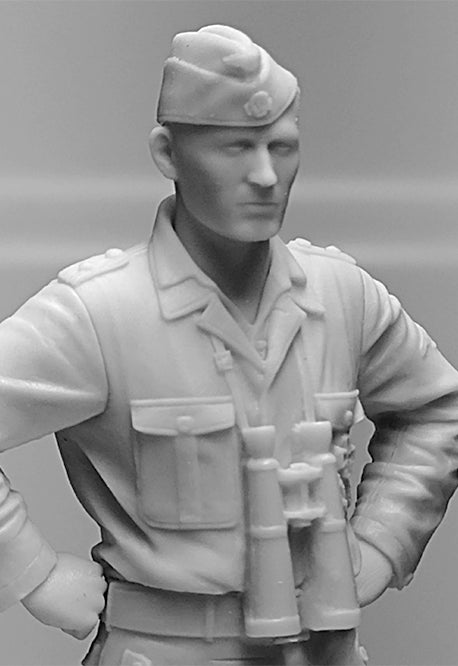 ALPINE MINIATURES 1:35 SET 35272 WWII GERMAN WSS PANZER OFFICER (1 FIGURE)