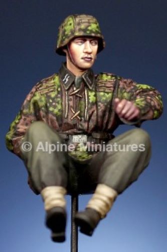 ALPINE MINIATURES 1:35 SET 35279 WWII GERMAN SCHWIMMWAGEN DRIVER (1 FIGURE)