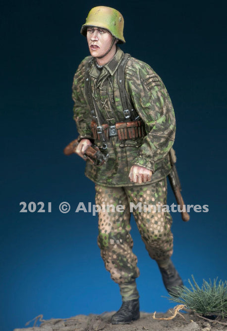 ALPINE MINIATURES 1:35 SET 35288 WWII GERMAN WSS GRENADIER '44 (1 FIGURE)