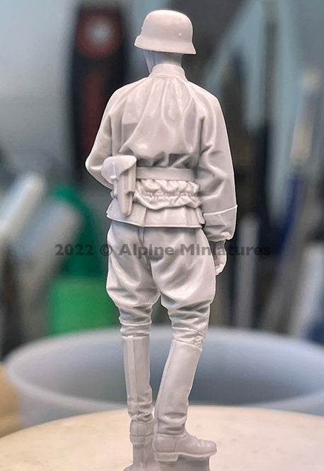 ALPINE MINIATURES 1:35 SET 35299 WWII GERMAN WSS GRENADIER OFFICER (1 FIGURE)