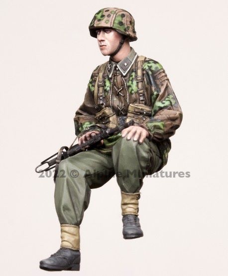 ALPINE MINIATURES 1:35 SET 35300 WWII GERMAN SCHWIMMWAGEN (1 FIGURE-2 HEADS)